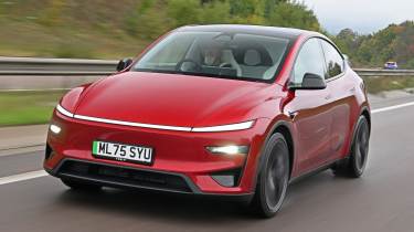 Tesla Model Y, динамический ракурс спереди